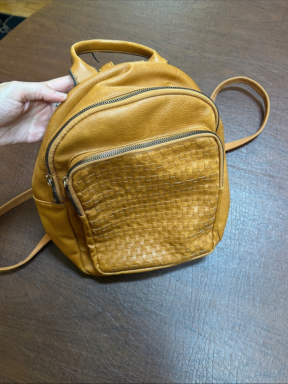 Tan backpack - Picture 4 of 7